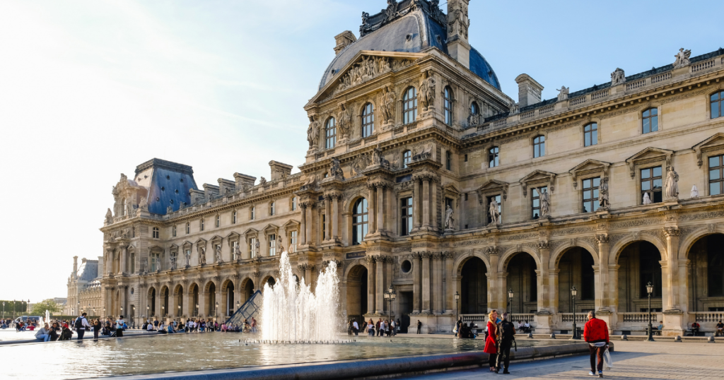 Monumentos franceses: el Museo del Louvre de París