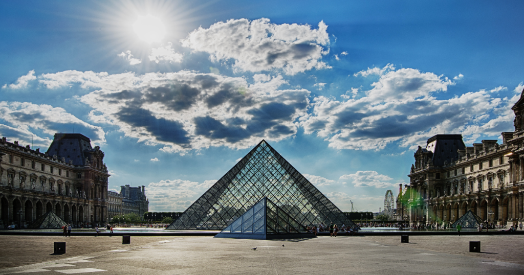 Monumentos franceses: el Museo del Louvre de París